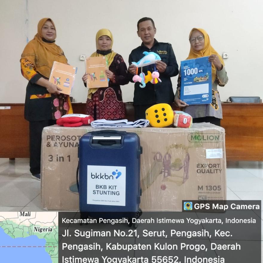 Kelompok BKB Sri Mulat Gowok Menerima Bantuan BKB Kit Emas